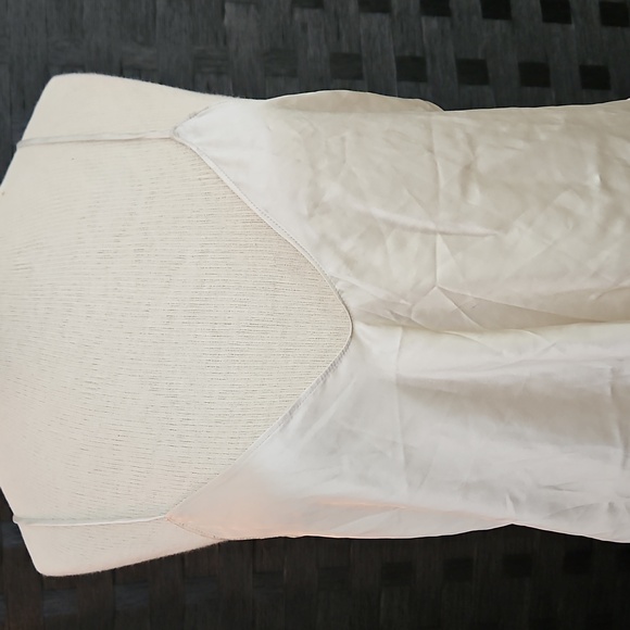 NWT Banana Republic  Women's Champagne Silk Top Size Large - Picture 3 of 11